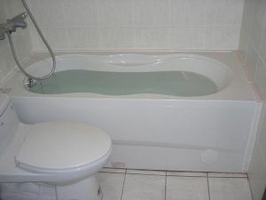 浴缸汰舊換新專案價18000元