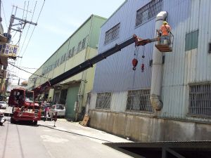 桃園坤鉅起重、螃蟹吊車、吊車出